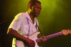 Robert Cray expone su "alma" en el Festival de la Guitarra de Córdoba