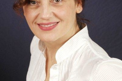 NI CON EL PÉTALO DE UNA ROSA