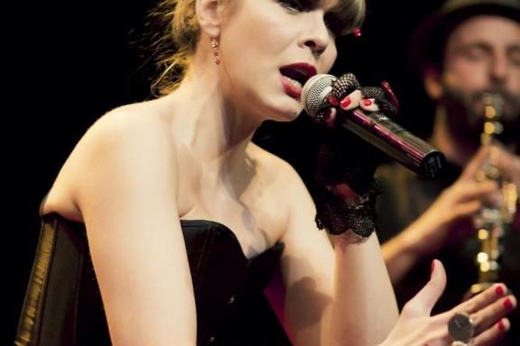 “En la Rayuela”, homenaje al 50 aniversario de la novela de Cortázar, estreno el el Teatro Municipal Francisco Rabal en Pinto