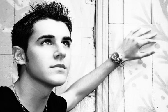 CONSIGUE EL NUEVO ÁLBUM DE DANNY LEIVA