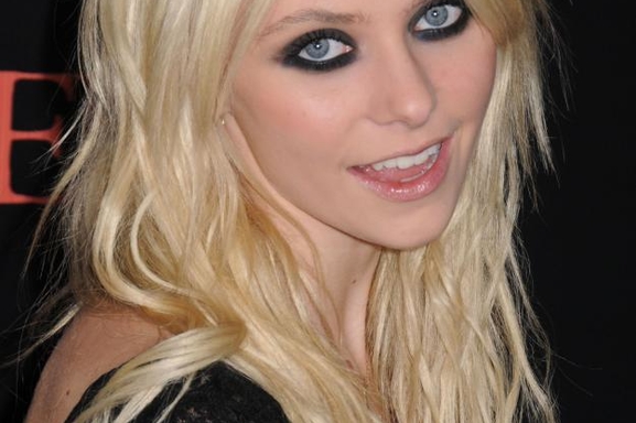 Taylor Momsen se desnuda para promocionar a The Pretty Reckless