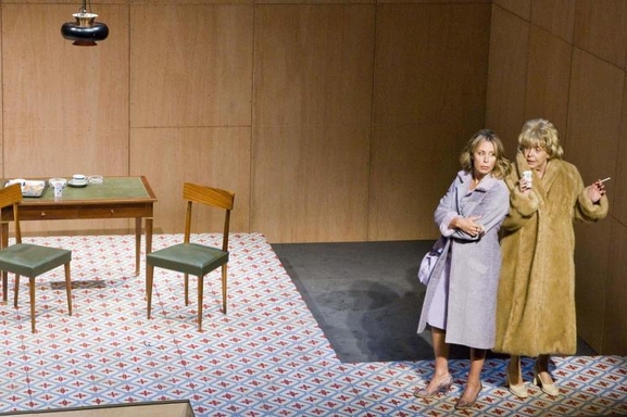 TEATRO LARA PRESENTA: 100 m2