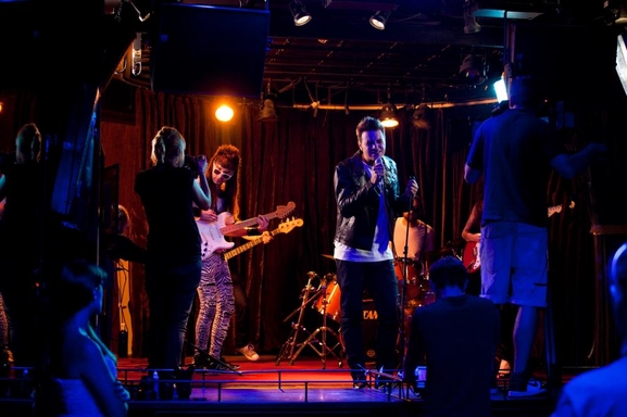 Reserva el 17 abril en tu agenda, HOTEL PARIS presenta su EP en Costello !