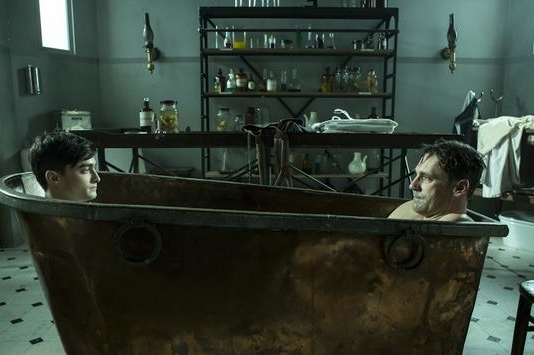 Radcliffe (Harry Potter) y  Hamm (Mad Men) juntos en la serie " A Young Doctor's Notebook"