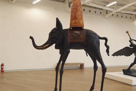 El Elefante de Dalí sale a subasta en Londres