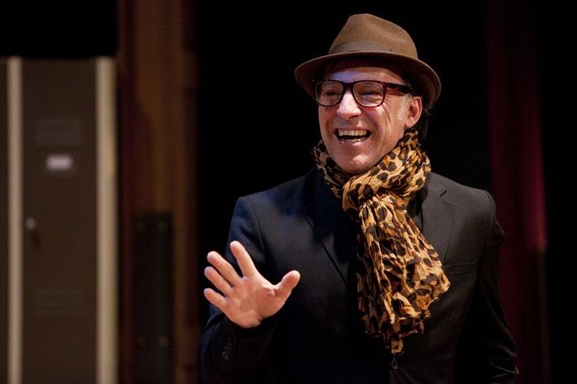 Roberto Álvarez llega al Teatro Marquina con la comedia "Hombres de 40"