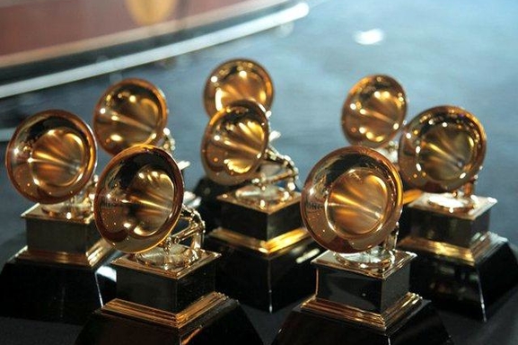 Enrique Iglesias y Jorge Drexler triunfan en los Grammys Latinos