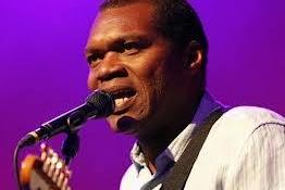 Robert Cray expone su "alma" en el Festival de la Guitarra de Córdoba
