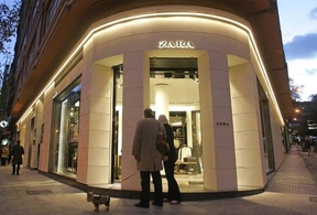 La primera tienda Zara cumple 40 años y con Amancio Ortega como tercer hombre más rico del mundo