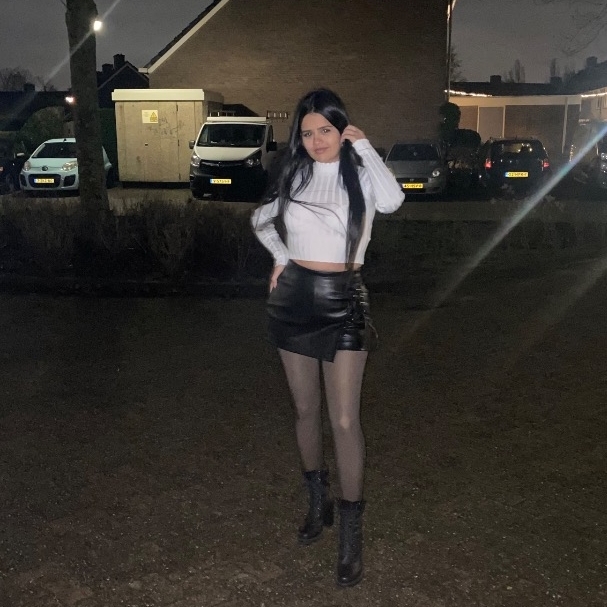 Emely100
