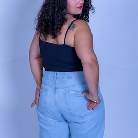 Laura_Curvy