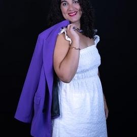 Laura_Curvy