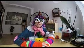 Presentación Helena Monzó 2025 | Harta de las presentaciones de fondo blanco.