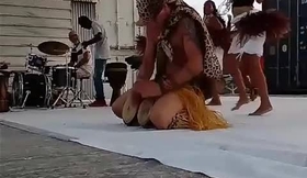 Tahitian bongo show