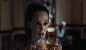 Actriz de reparto, personaje  mujer con cara de ida, para el videoclip canción" Mi culpa" del cantan