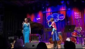 Recital dic 2023. Cover "Por primera vez en años" de Frozen. Sandy Caparrós y Patricia Dégano