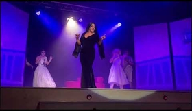 "La muerte acecha en cada esquina" musical " Los Addams"