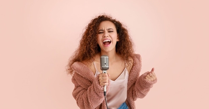 Casting mujeres de 45 a 60 años que canten para spot publicitario en Madrid