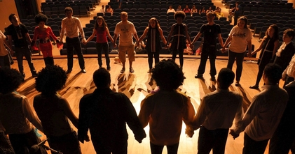 Tienes una obra de teatro listas para estrenarse en sala ? envía tu solicitud