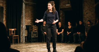 Casting actriz de 20 a 30 años para obra de teatro social en Madrid