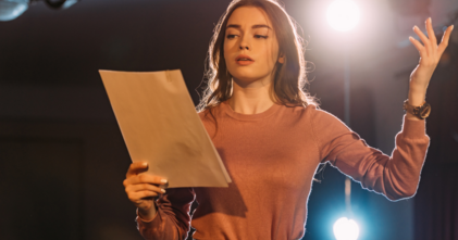 Casting actriz entre 26 y 55 años para obra de teatro infantil y familiar en Huelva