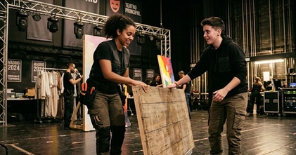 Se buscan técnicos de escenario y personal de backstage para producción teatral en Madrid