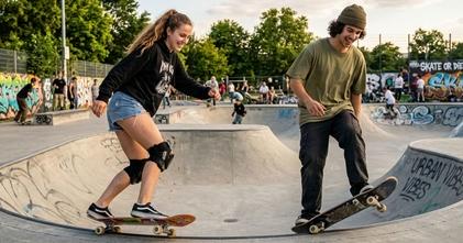 Casting chicos y chicas que practiquen skateboard para un spot publicitario