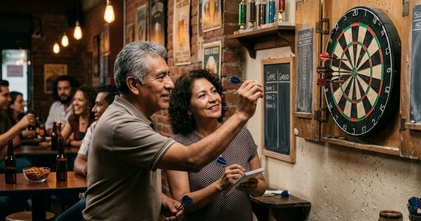 Casting hombres y mujeres de 25 a 75 años jugadores de dardos para publicidad internacional en Barcelona