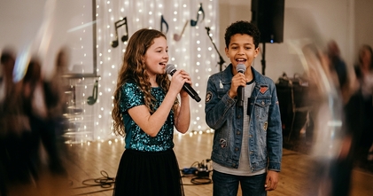 Casting niño o niña de 8 a 13 años que cante para producción teatral en Barcelona