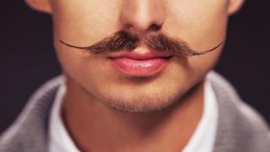 Casting hombres de 40 a 50 años con bigote para proyecto en Madrid
