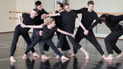 Casting bailarines y bailarinas entre 25 y 45 años para marca de mueble