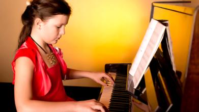 Casting niña de 13 a 14 años que toque piano para proyecto de publicidad en Madrid