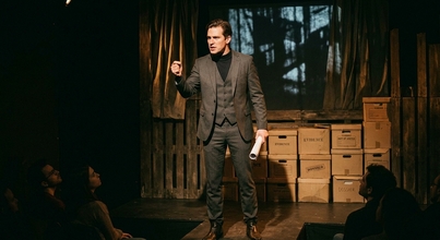 Casting actor de 26 a 55 años alto y versátil para proyecto teatral en Madrid