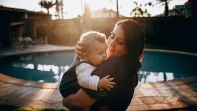 Casting mujer latina con su hijo real para proyecto con agencia