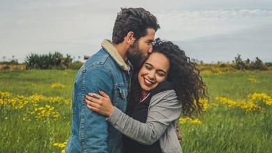 Casting hombre y mujer pareja entre 20 y 35 años para campaña publicitaria