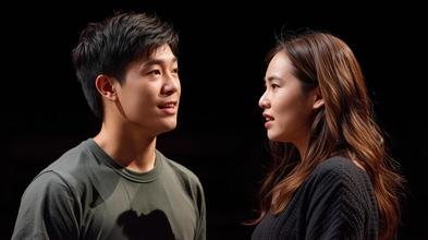 Casting actores y actrices asiáticos para participar en una obra de teatro