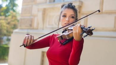 Casting violinista entre 30 y 55 años para rodaje de campaña publicitaria