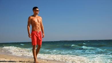 Casting modelo masculino para participar en un proyecto de moda baño en el evento Santa Cruz Suena