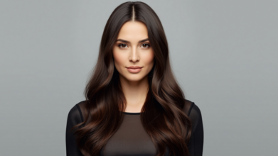 Casting mujer con perfil latino o árabe y cabello oscuro para evento de peluquería en Barcelona