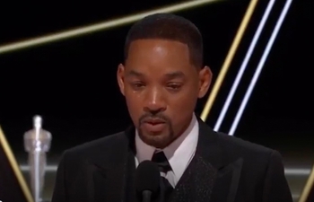 Will Smith pierde el control y golpea a Chris Rock en la gala de los Oscars 2022