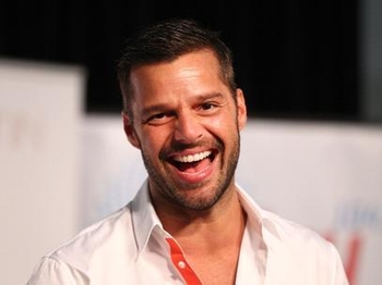 Ricky Martin lanza nuevo sencillo, "Come With Me"