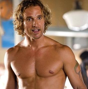 Matthew McConaughey orgulloso de su participación en comedias románticas