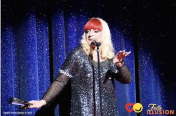 Carolina, artista y Drag Queen española, conquista las tablas parisinas.