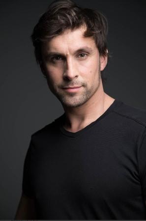 Adán Aguilar, un artista multidisciplinario dedicado al espectáculo y la comunicación