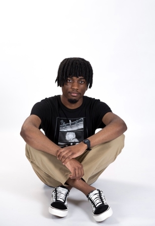 David se destacó como extra en una película de Netflix