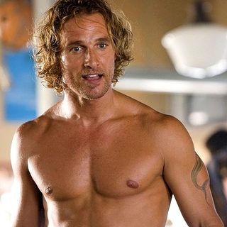 Matthew McConaughey orgulloso de su participación en comedias románticas