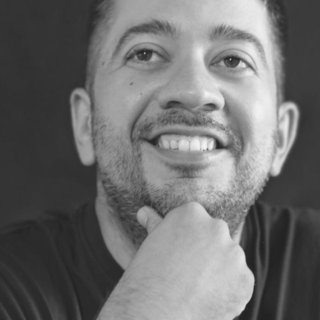 Iván Macías, gran compositor y productor artístico de los musicales : El Tiempo Entre Costura, El Médico y La Historia Interminable