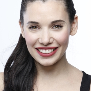 Elena Montes, actriz, docente de Marketing Actoral en España, nos revela el secreto para pagar sus facturas viviendo de su pasión. 