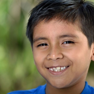 Casting niños y niñas colombianos de 11 y 12 años para grabar voces