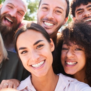 Se buscan actores y actrices bilingües de todas las etnias